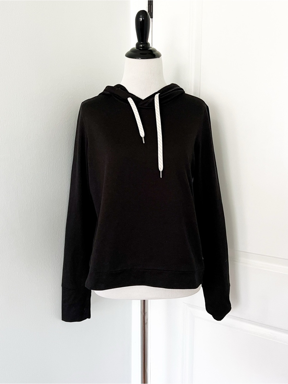 Vuori Black Hooded Women's Sweatshirt with Contrast Drawstrings- small